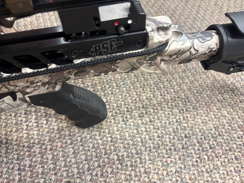 PSE Fang HD - Crossbow Package - w/ Quiver, Cocker, Scope