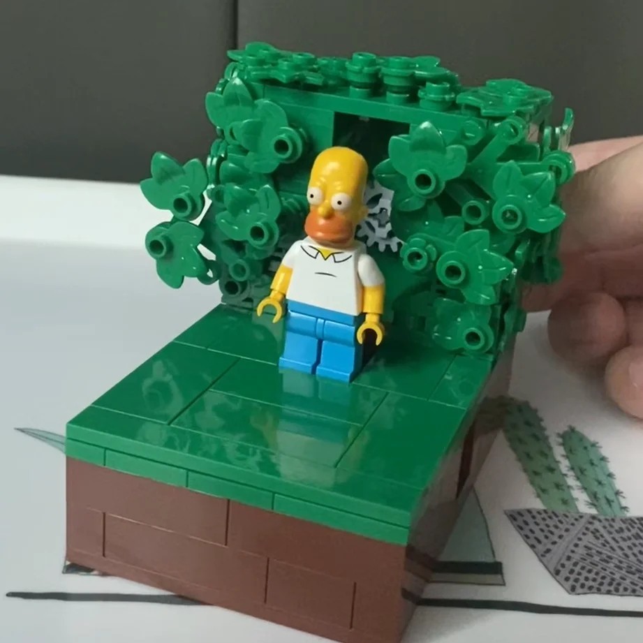 Homer Disappearing into Bush Meme – 227PCS Simpsons Building Block Set Funny Toy