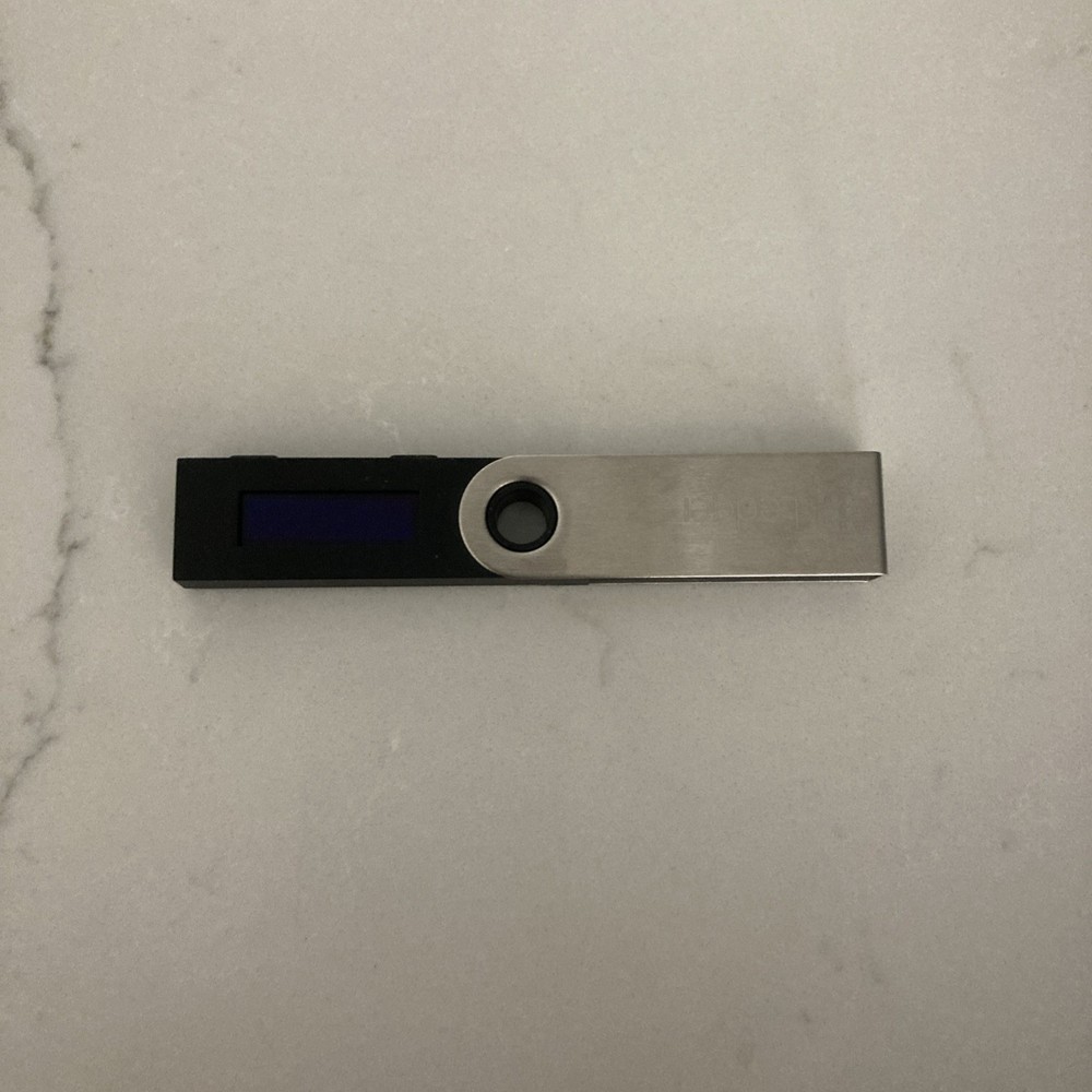 Ledger Nano S Cryptocurrency Hardware Wallet