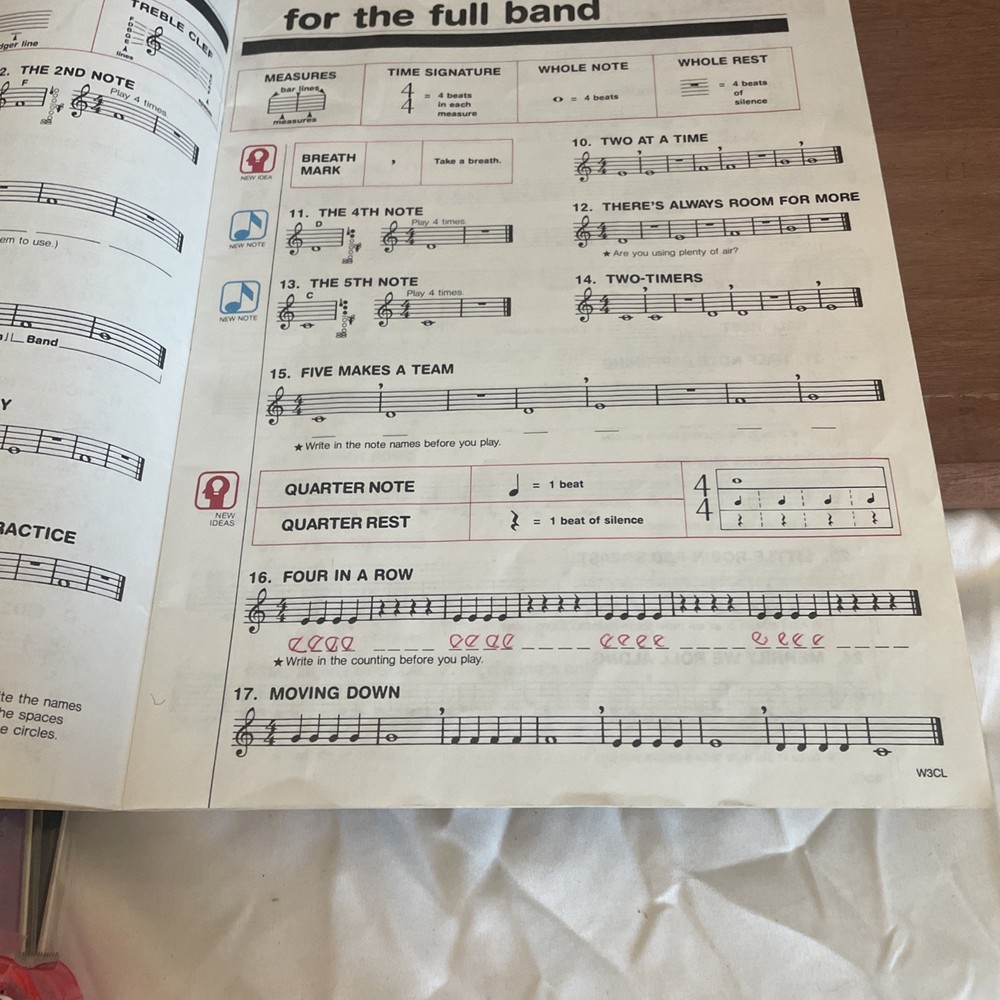 Best in Class Book 1 Clarinet: & Essential Elements: Bb Clarinet Book 1