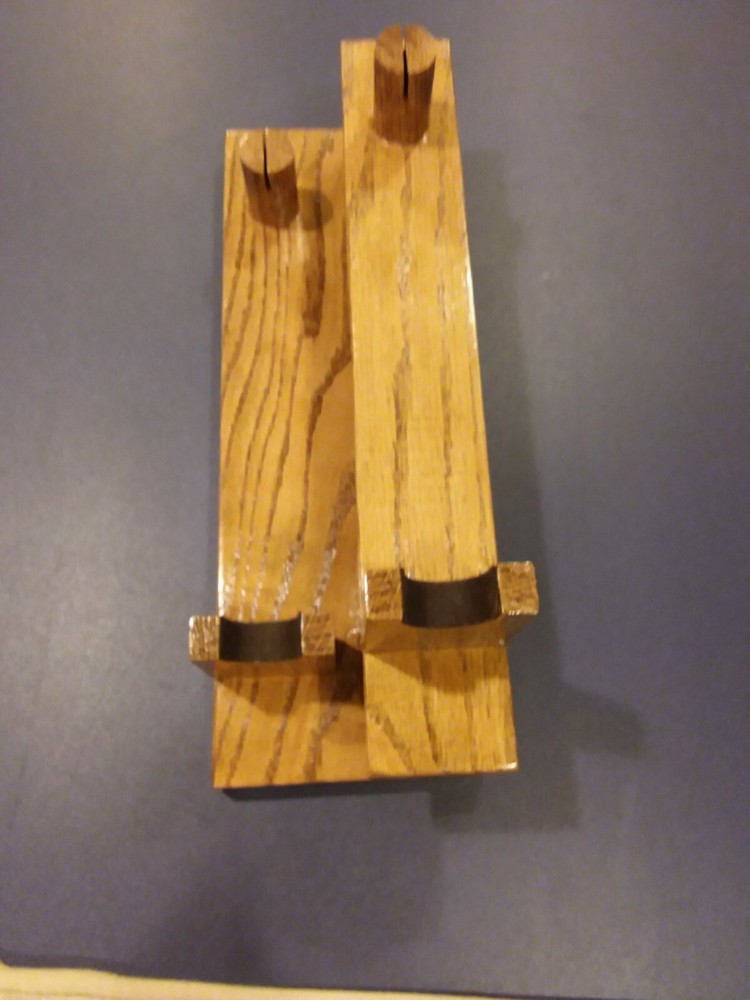 DOUBLE BOWIE KNIFE RED OAK DISPLAY STAND