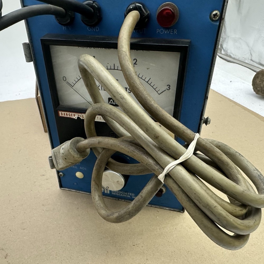 Associated Research 3KV AC 5MA Hypot Volt Meter Voltmeter 4025 Untested