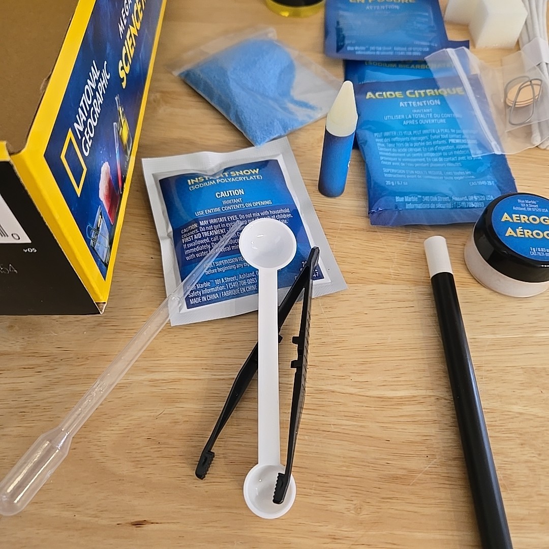 NATIONAL GEOGRAPHIC Mega Science Magic Kit – Science Kit for Kids New