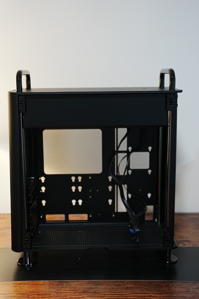McPrue Apollo X Deep Space Black computer case / Mac Pro lookalike