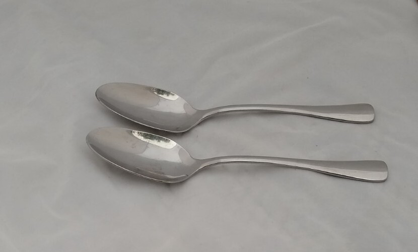 Oneida Distinction TWO Stainless steel Serving Spoons 8.75 inch spoon