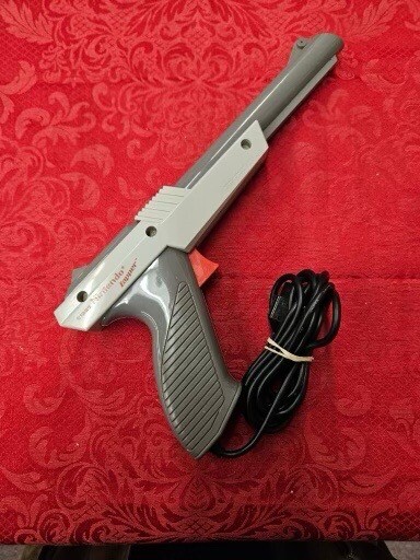 Official Gray Nintendo NES-005 Zapper Light Gun Controller Tested WORKING!