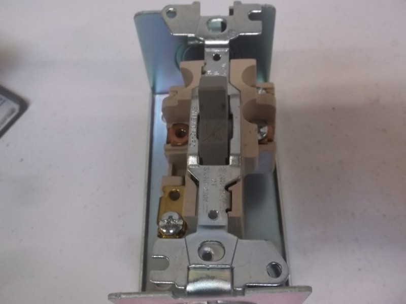 SIEMENS SMFFG6 TOGGLE SWITCH ENCLOSURE STARTER NSNP