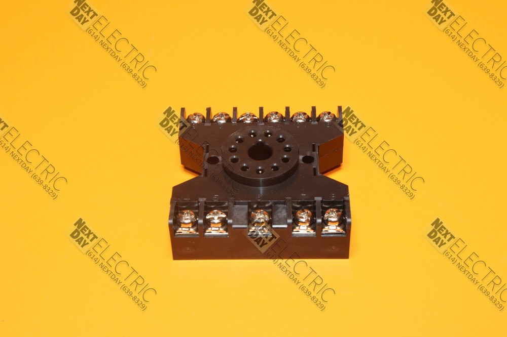 Idec, SR3P-06, Relay Base DIN Mount 11 Pin Round Plug