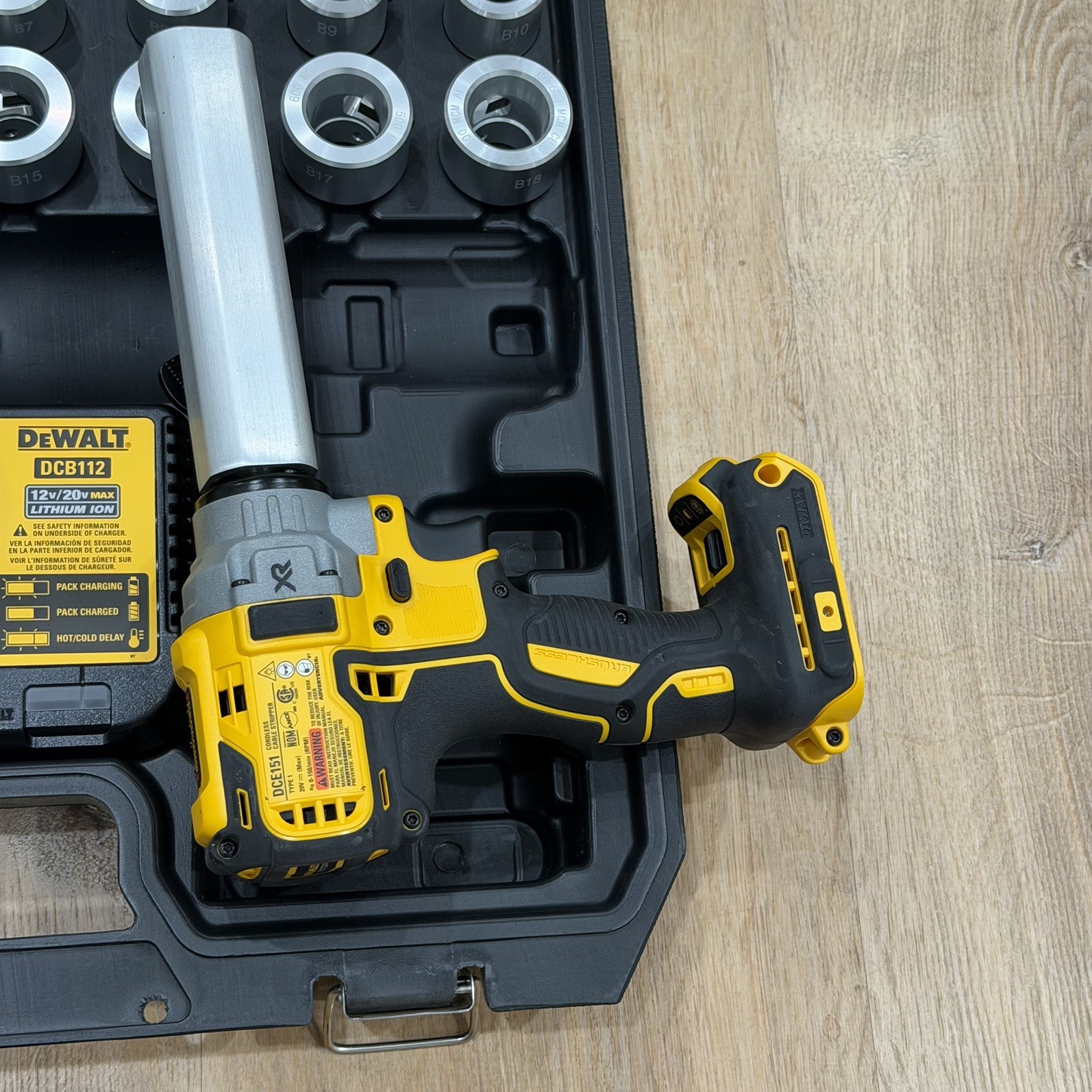 DeWALT DCE151TD1 20V MAX Cordless Cable Stripper Kit (New Open Box) size B3-B22