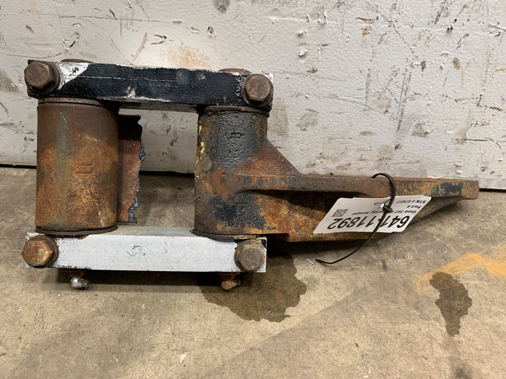 2005 Peterbilt 357 Suspension Bracket (641-11892)