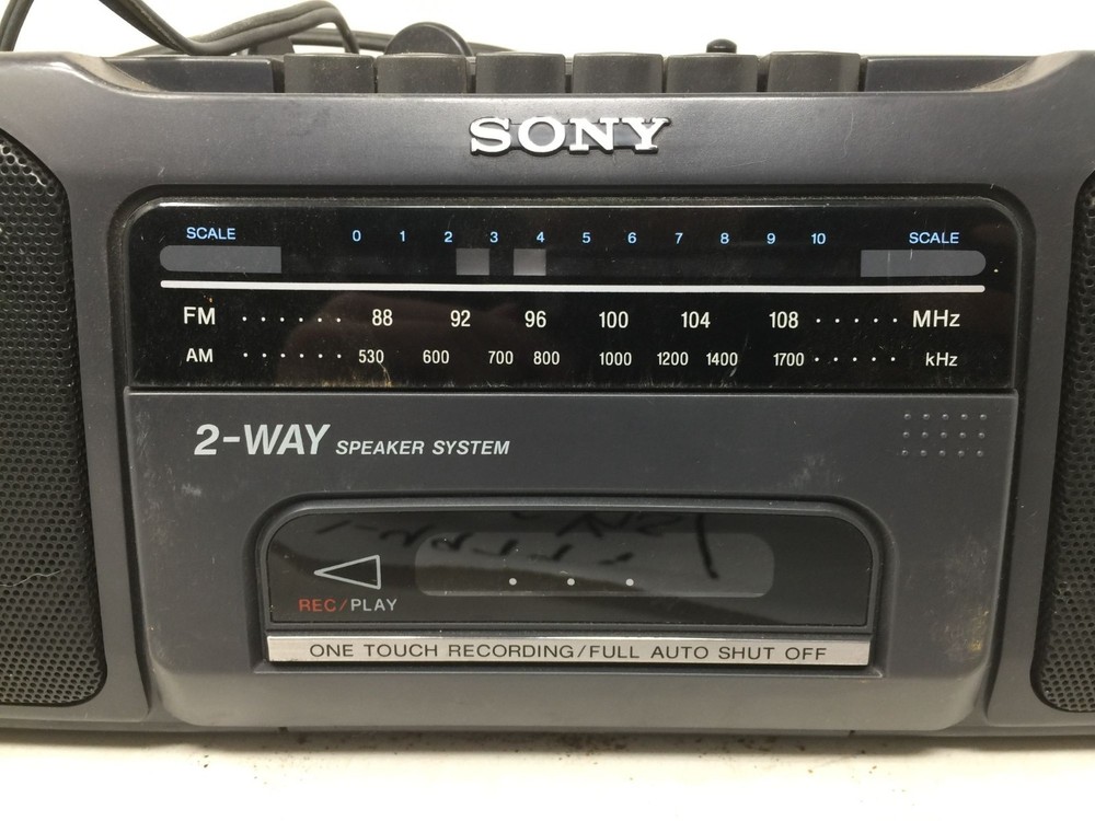 SONY 2 Way Speaker System Radio cassette corder - Powers on/Works!