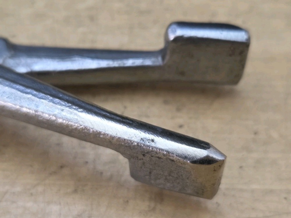 Blue Point Tools GA395 - Brake Pad Spreader Tool.