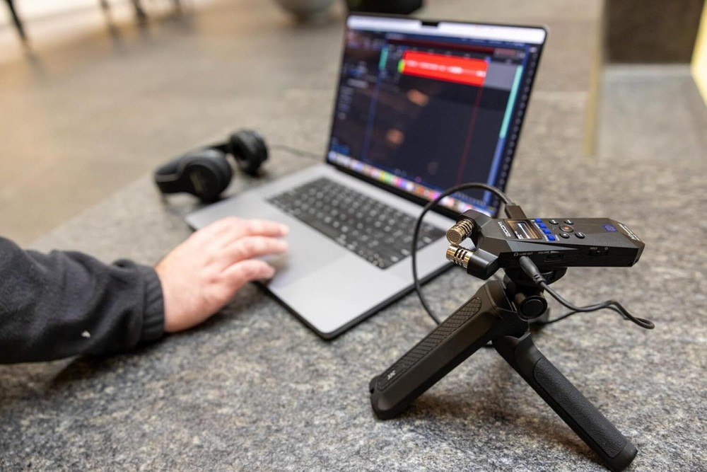 ZOOM 32bit Float Handy Recorder Podcast H1essential H1e