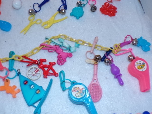 Vintage 1980s Plastic Clip Bell Charm Chain Lot Necklace Pop Beads [fa405]