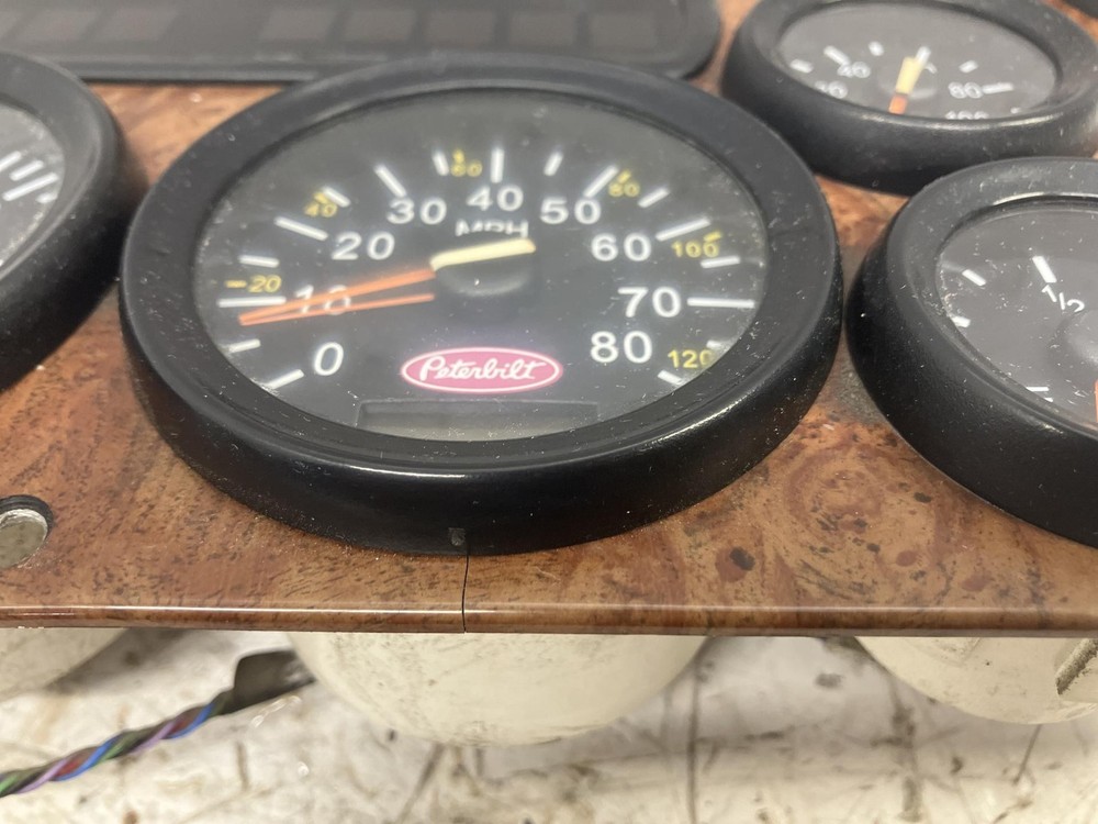 2000-2005 Peterbilt 387 Speedometer Instrument Cluster - Used