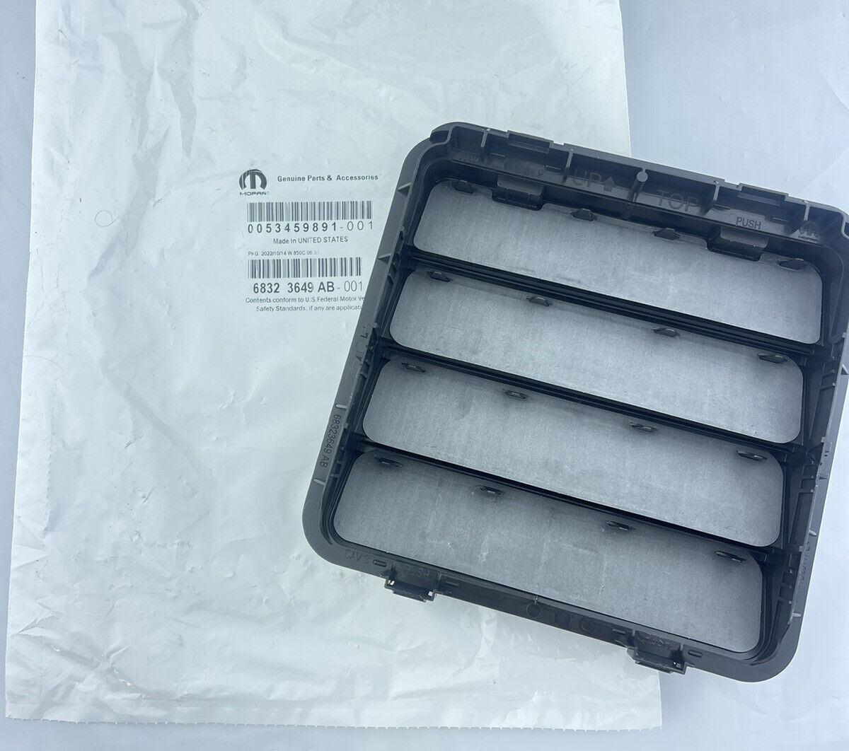 New Pair 68323649AB 2002-24 DODGE RAM CAB Bodyside Aperture Exhauster 2 of