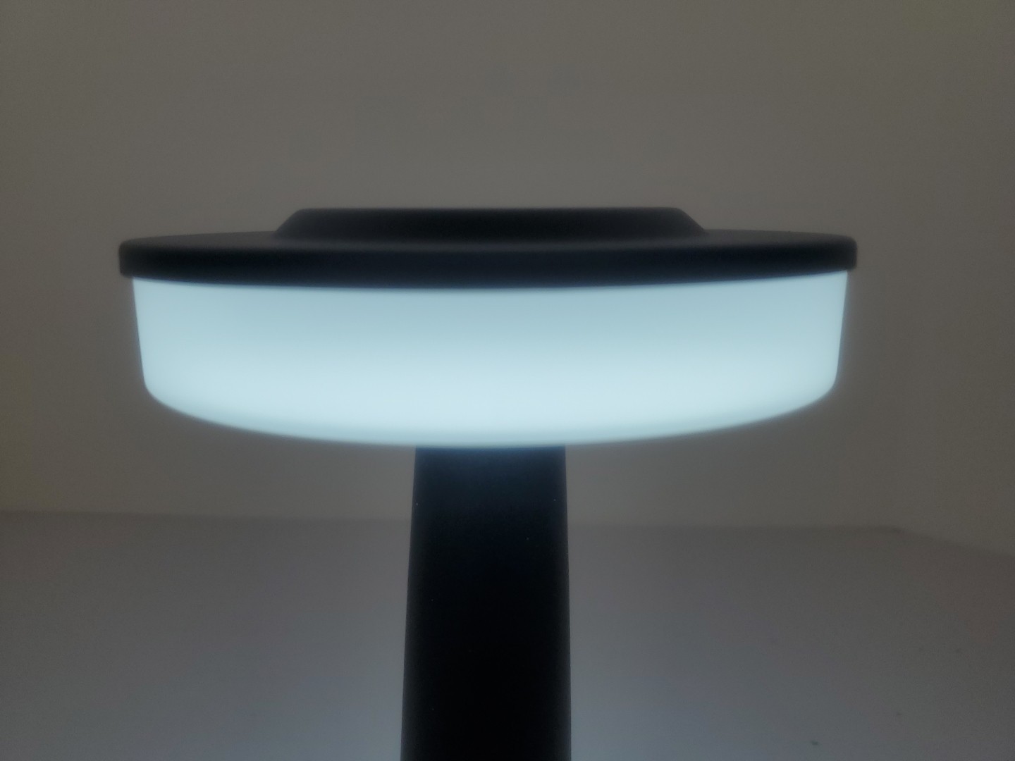 Cordless Metal Desk Lamp, Touch Sensor Control LED Table Lamp,3 Colors