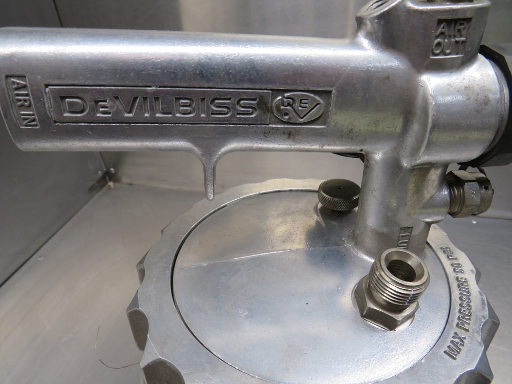 Devilbiss KB-555 2 Quart Pressure Feed Cup - Less Handle