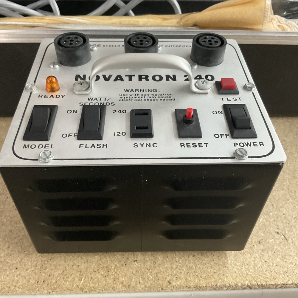 Novatron 240 High Voltage Power Pack Complete w/2 Lights & 2 Stands UNTESTED