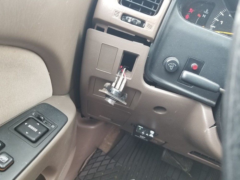 98 1998 TOYOTA 4RUNNER SR5 DASH MOUNTED CLOCK
