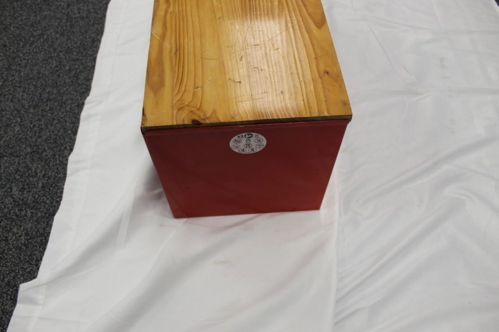 Craftsman Middle Tool Chest Locking 3 Drawer 2000 Series 26" Width (A)