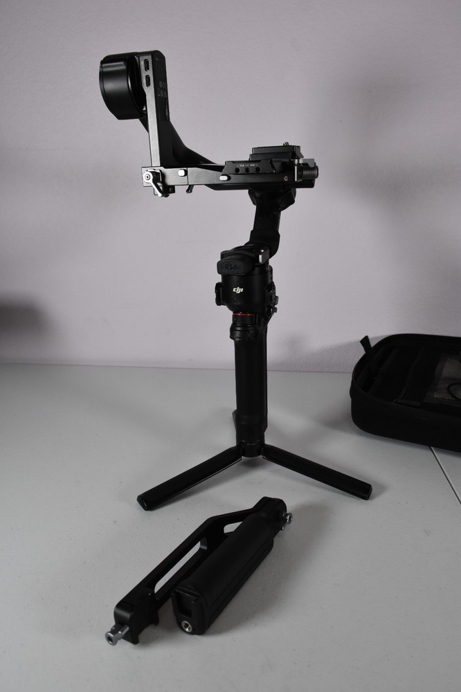 DJI RS 4 Pro Gimbal Stabilizer w Battery Grip Tripod Case