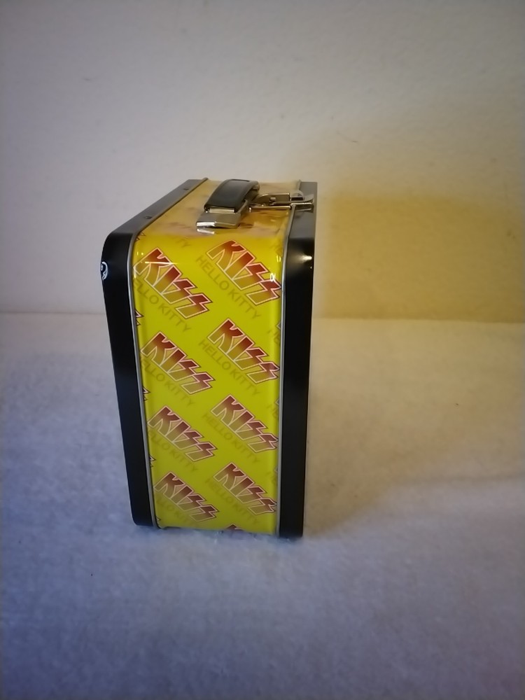 ©2012 KISS Catalog, LTD. KISS Hello Kitty lunch box