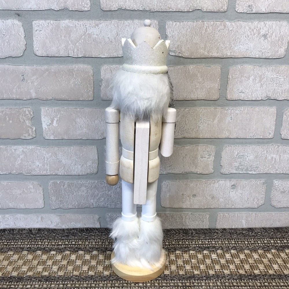 NWT St Nicholas Square White Wooden Nutcracker Holding a Tree
