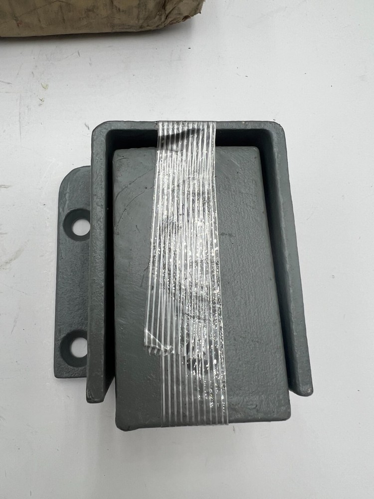 L980S Keyed Removable Mullion Material 86" (7 ft 2 in) Gray