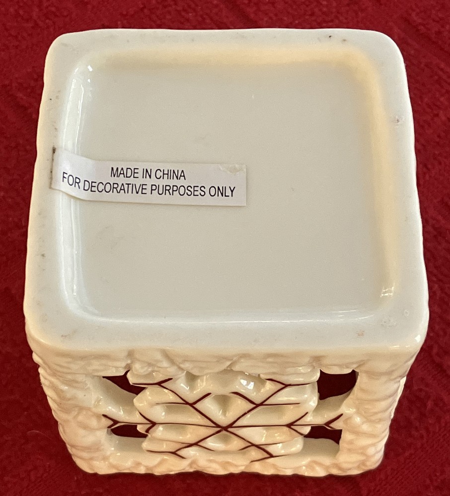 “SNOWFLAKE” ADORNED CERAMIC TEA LIGHT CANDLE HOLDER