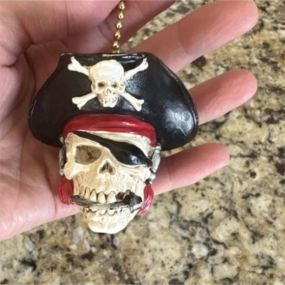 Pirate skull ceiling fan light pull