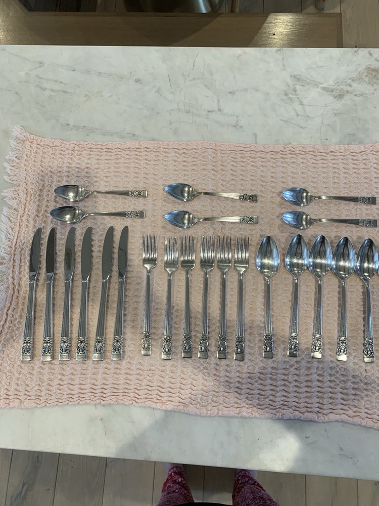 32 Pc. MCM Oneita Community Heavy Silver Plate Flatware Set