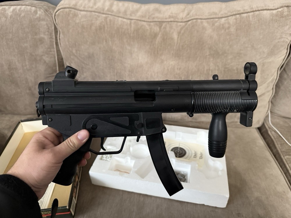 Daisy Model 15 Airsoft Gun MP5K