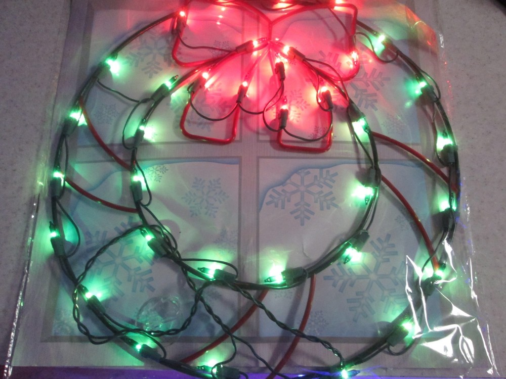 New - Lighted Wreath   35 mini lights ( size:  16 in )