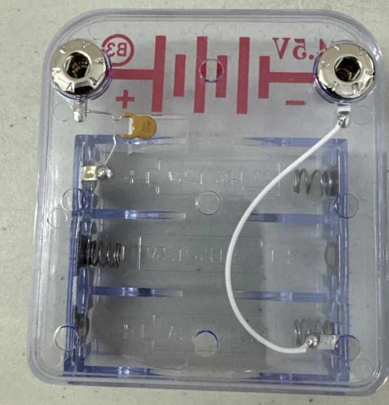 ELENCO Snap Circuits Replacement Part: B3 4.5V Battery Holder (6SCB3)