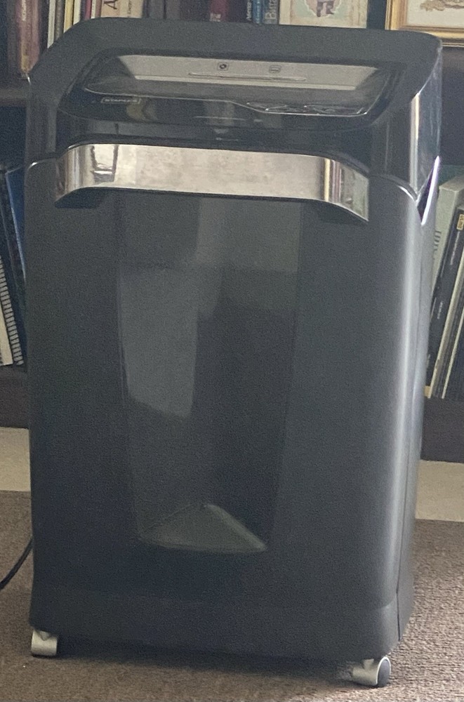 STAPLES SHREDDER Model: SPL-TXC22A