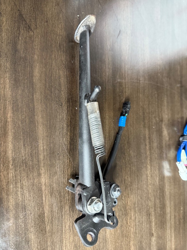 2024 zx636 kickstand