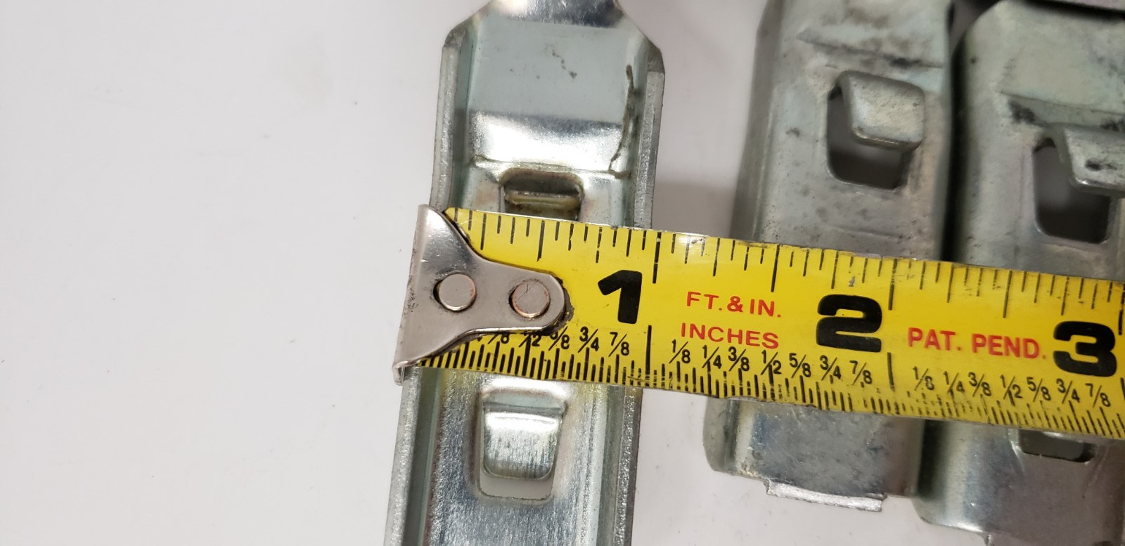 TENNSCO SHELVING CLIPS (LOT OF 90)