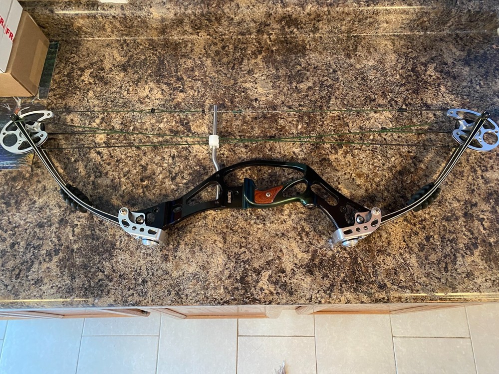 Hoyt Hypertec 60-70# RH with XT-3000 Limbs 36" A2A