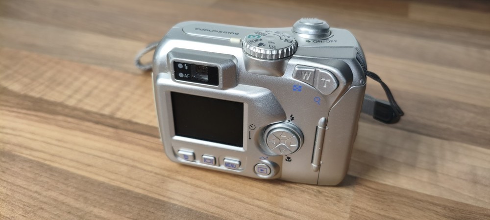 Nikon Coolpix 2100 Digital Camera Silver Tested Working