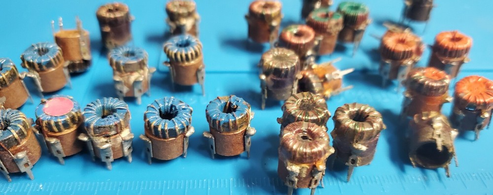 (30 Pcs) Vintage Toroidal Rf Pcb Mount Transformers Blue Green Orange Misc Lot