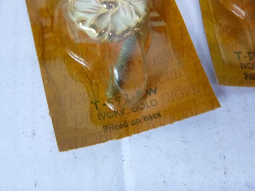 8 NOS Pcs Vtg 60s Amerock Provincial Cabinet Hardware Drawer Pulls & Knobs