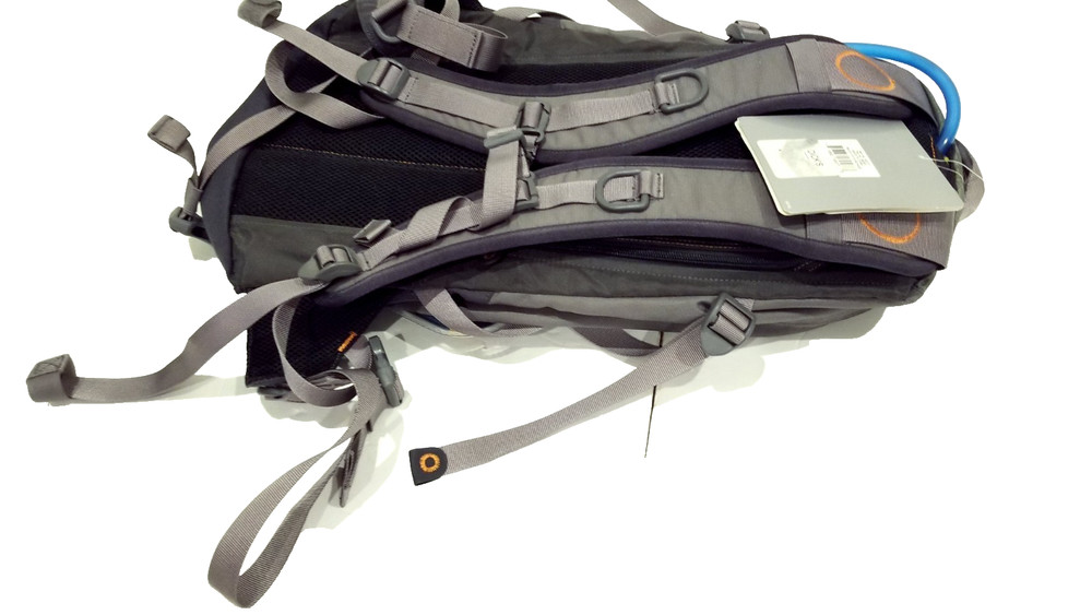 Camelbak Cloud Walker 70oz / 2L Hydration Backpack 60577 New