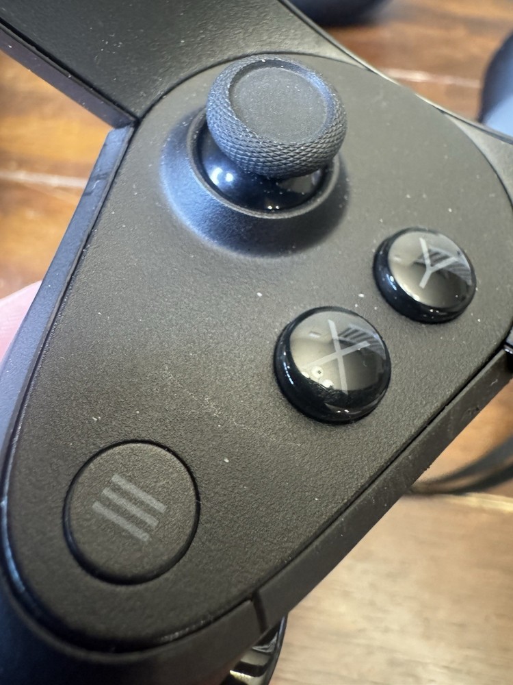 Oculus Quest 1 64GB VR Headset Bundle with Controllers and Carrying Case Black