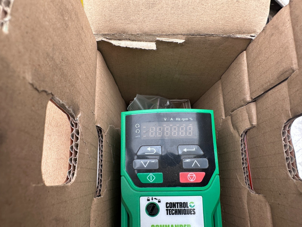Control Techniques Commander C C200-024 00013 A101 01 AB100 - 0.5HP
