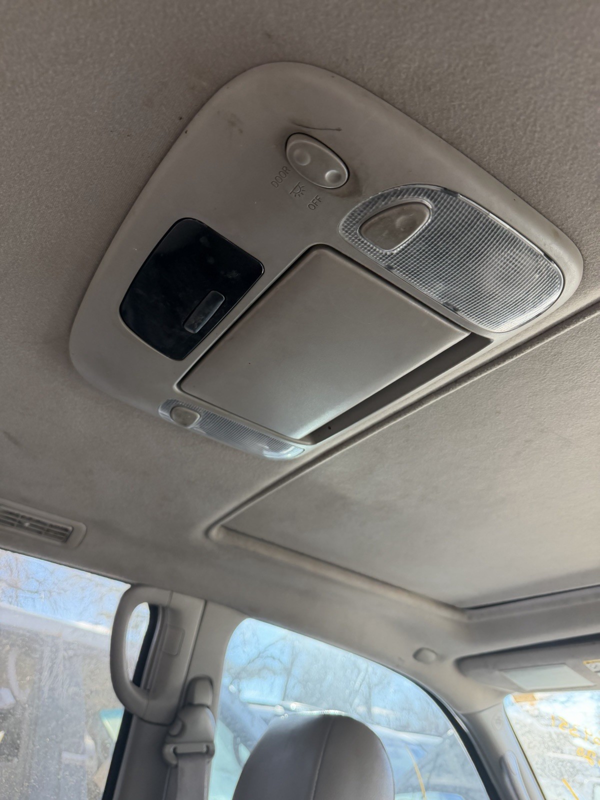 2003 2007 Toyota Sequoia Overhead Console Dome Light Assembly TV DVD Screen