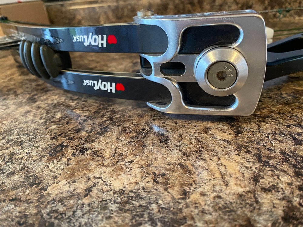 Hoyt Hypertec 60-70# RH with XT-3000 Limbs 36" A2A