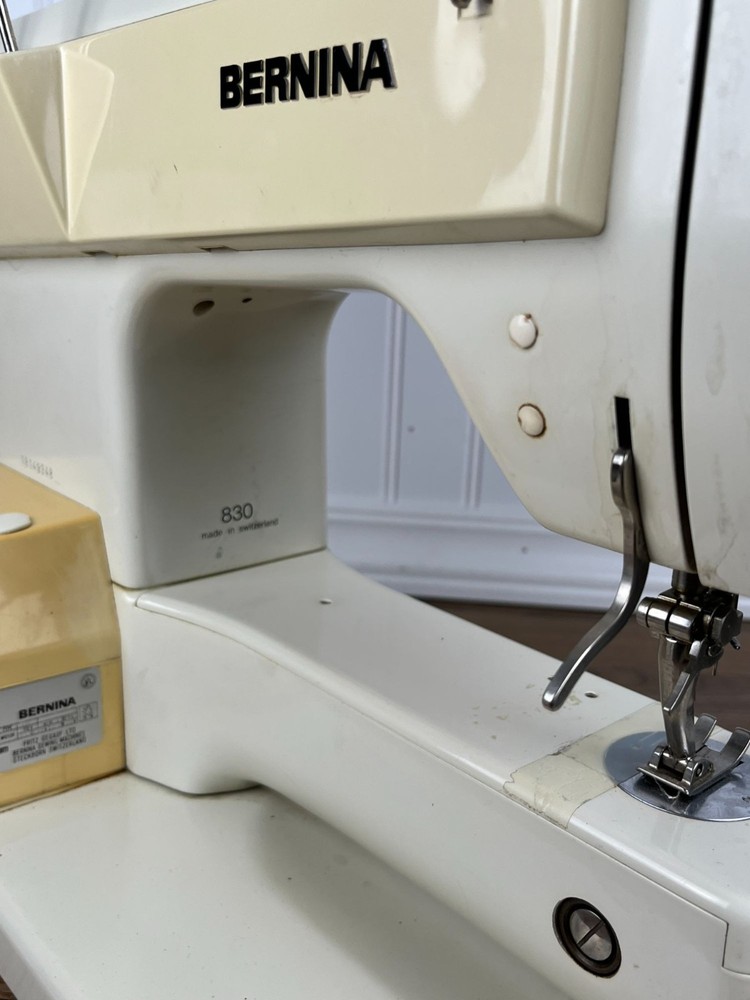 BERNINA 830 Record Electronic Sewing Machine With Pedal