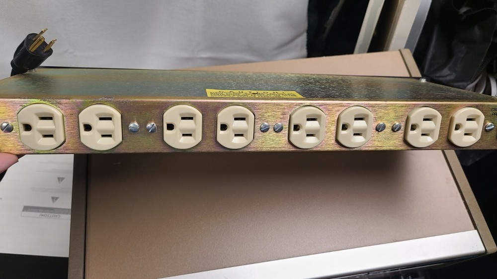 Furman PL-8C Power Conditioner with lights
