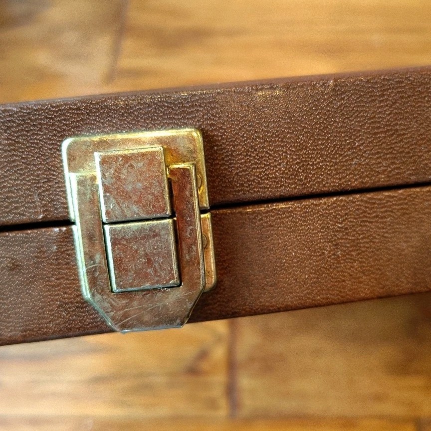 Vintage BACKGAMMON Game And Brown Case Set 10"x15"